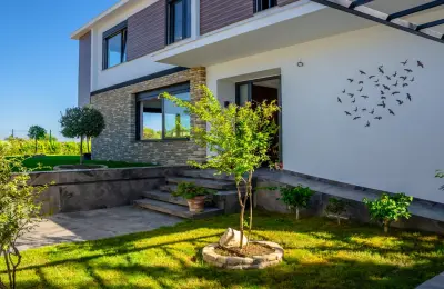 Antalya'da Satılık Özel Havuzlu, Saunalı ve Jakuzili 4+1 Lüks Müstakil Akıllı Villa