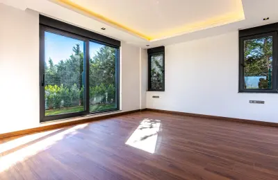 Antalya'da Satılık Özel Havuzlu, Saunalı ve Jakuzili 4+1 Lüks Müstakil Akıllı Villa
