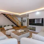 Konyaaltı Molla Yusuf'ta Tamamen Yenilenmiş ve Ayrı Girişli 4+1 Lüks Bahçe Dubleks Daire