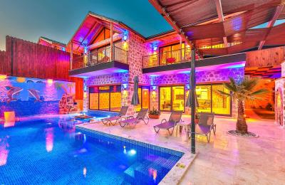 Patara'da Deniz Manzaralı, Sonsuzluk Havuzlu ve Özel SPA'lı 4 Mevsim VIP 3+1 Villa