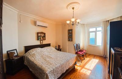 Трехэтажный особняк на первой линии с частным пляжем на участке 820 м² в Алании