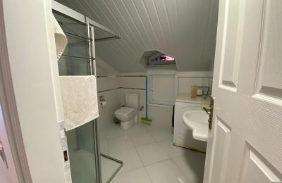 Трехэтажный особняк на первой линии с частным пляжем на участке 820 м² в Алании