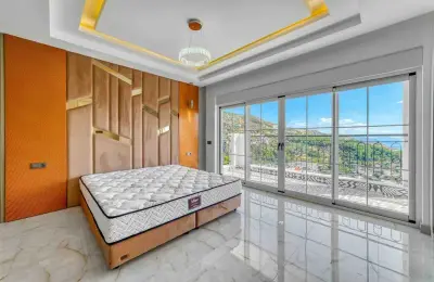 Sovereign 5+1 Triplex Eco-Luxury Mansion in Alanya Tepe with Panoramic Sea & Castle Views