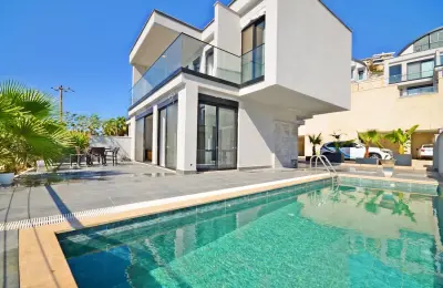 Alanya Kargıcak’ta Baştan Aşağı Yenilenmiş Müstakil Havuzlu & Garajlı 3+1 Villa