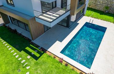 Fully Detached 4+1 Villa with Panoramic Sea Views on a 653 m² Plot in Kargicak