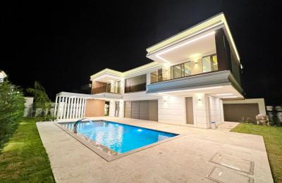 Kemer Çamyuva'da Özel Havuzlu, Yerden Isıtmalı Tam Otomasyon Akıllı Villa