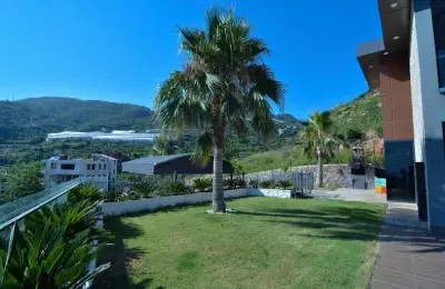 5+1 VIP Sea View Villa on 3,000 sqm Plot near Alanya Marina