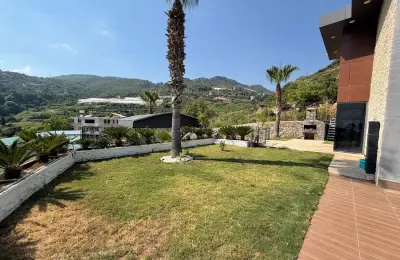 5+1 VIP Sea View Villa on 3,000 sqm Plot near Alanya Marina