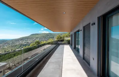 Panoramic 8+1 Triplex Luxury Villa for Sale in Tepe Bektas Alanya