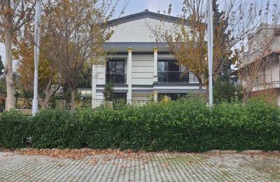 Kemer Merkezde Kapalı Otoparklı, Lüks Müstakil 6+2 Triplex Villa